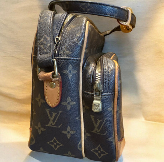 Louis Vuitton Nil Messenger Bag