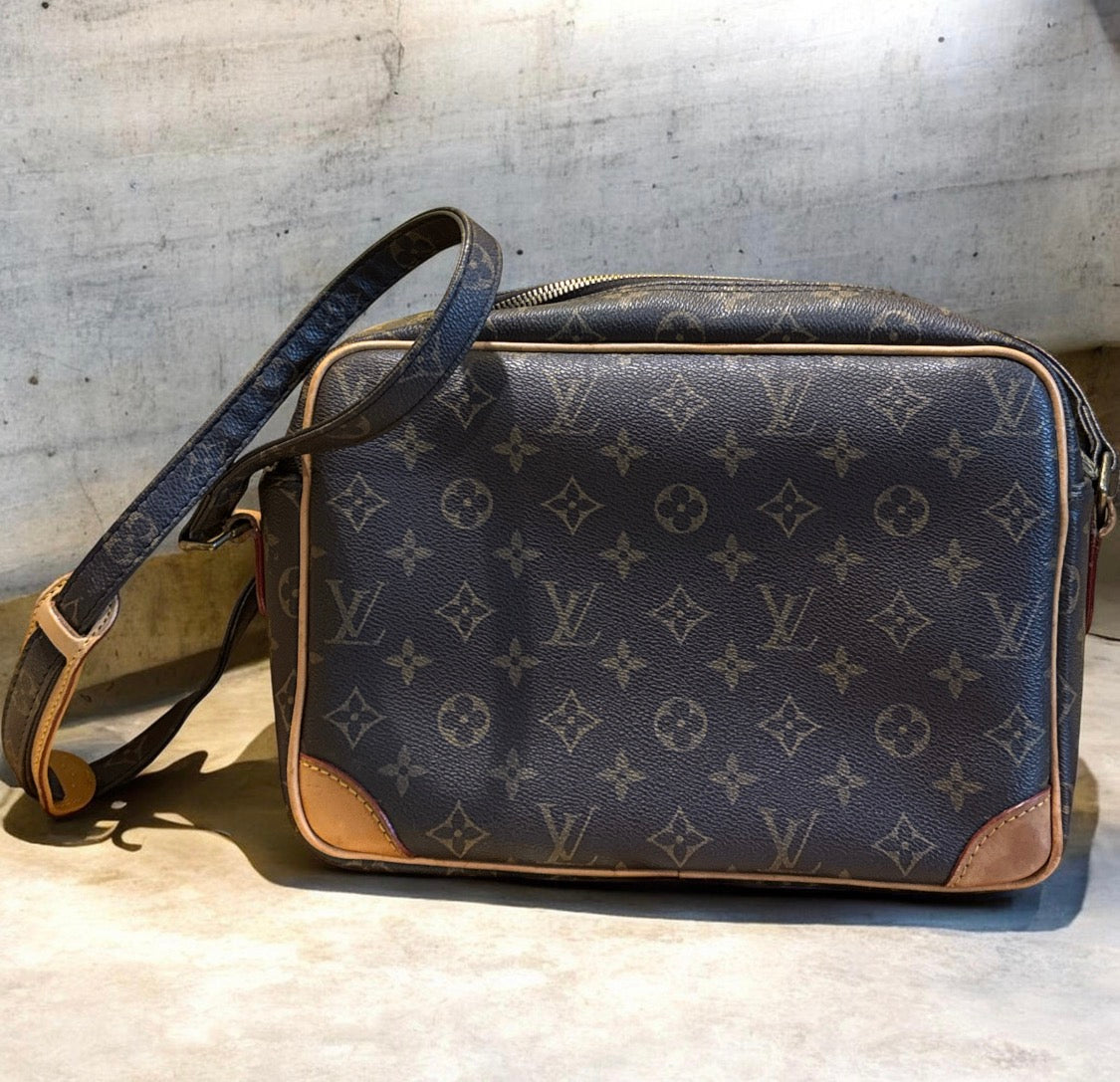 Louis Vuitton Nil Messenger Bag
