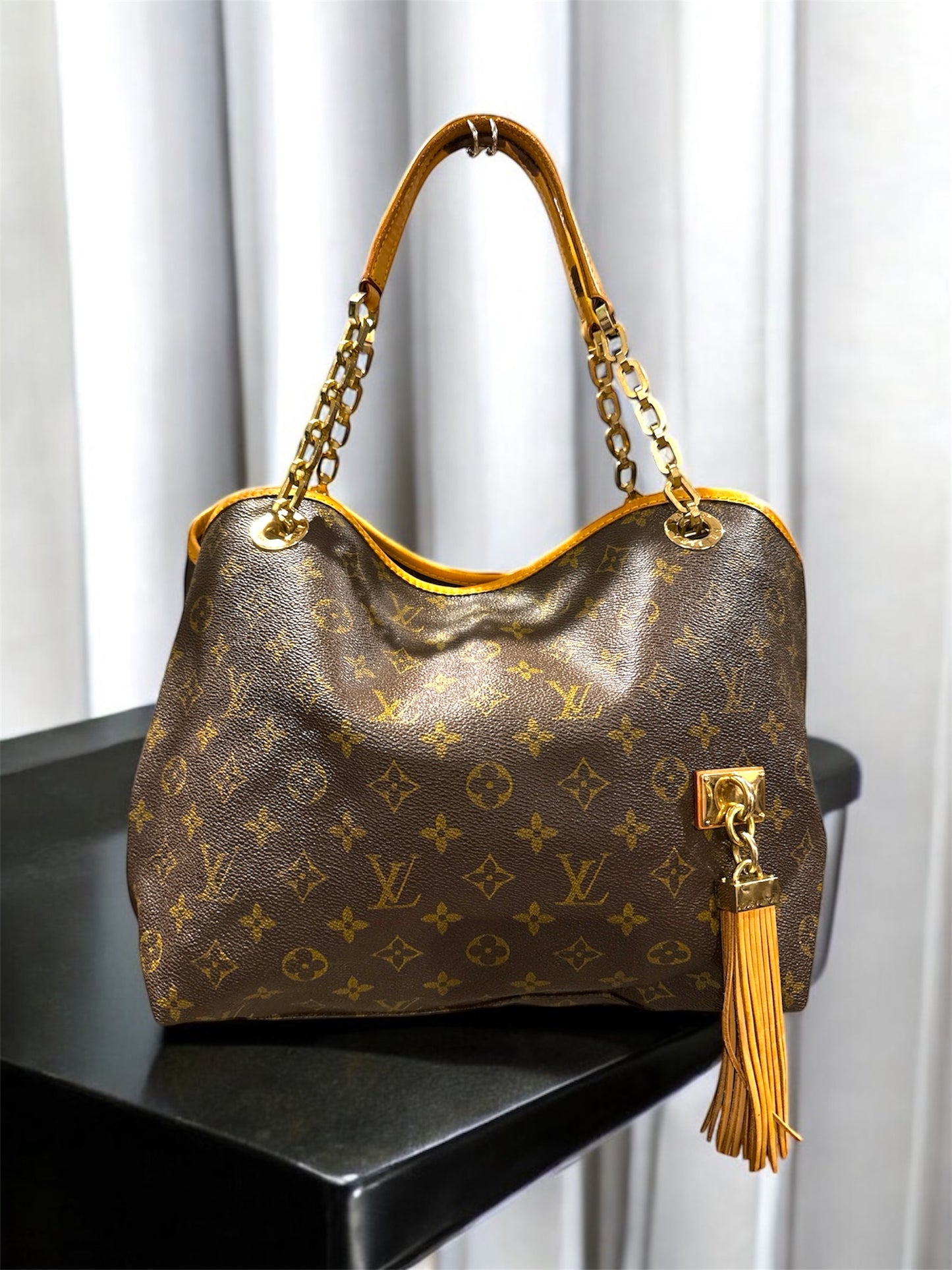 LOUIS VUITTON Collection Automne-Hiver 2008 Monogram Shoulder Bag