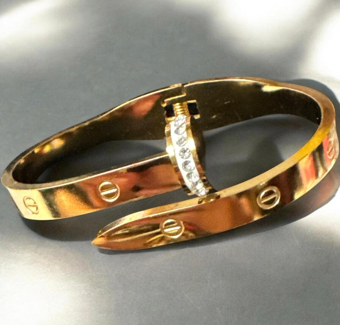 nail bangle