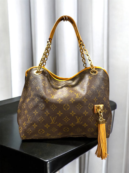LOUIS VUITTON Collection Automne-Hiver 2008 Monogram Shoulder Bag